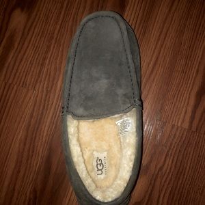 LIKE NEW  UGG Ascot slipper moccasins